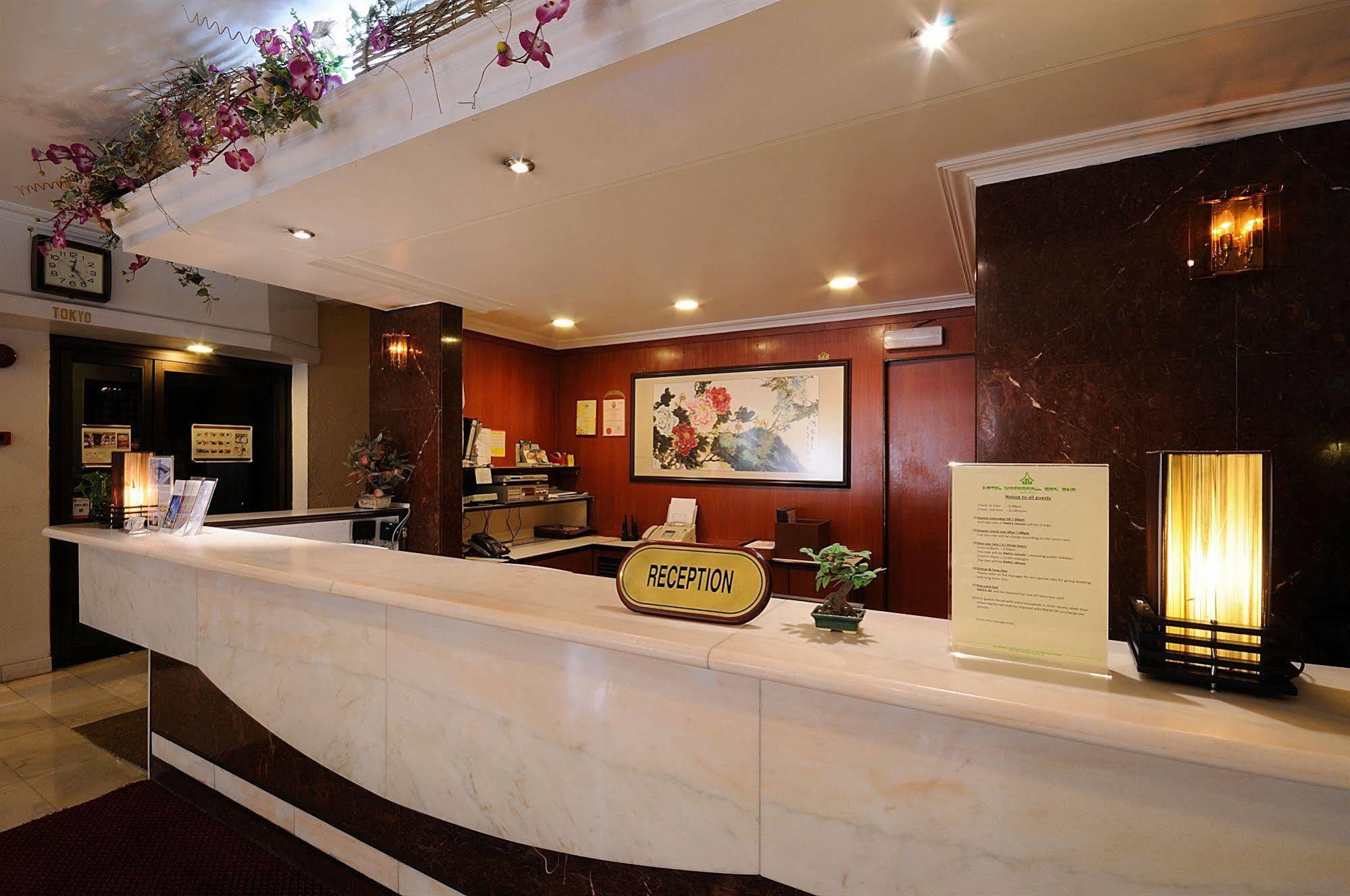 Hotel Waterfall George Town Exterior photo